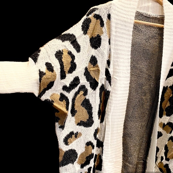 Cozy Leopard Batwing Sleeve Cardigan Fuzzy Soft & Oversized Brand New - Picture 6 of 9